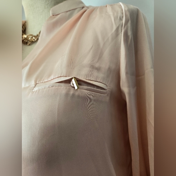 Dorothy Perkins Rose Gold Satin Blouse with Mandarin Collar. Size 6 - Picture 3 of 11